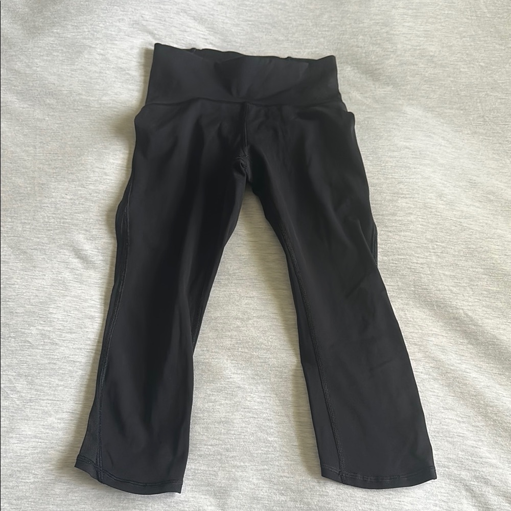 size 2 lulu lemon capri legging with mesh